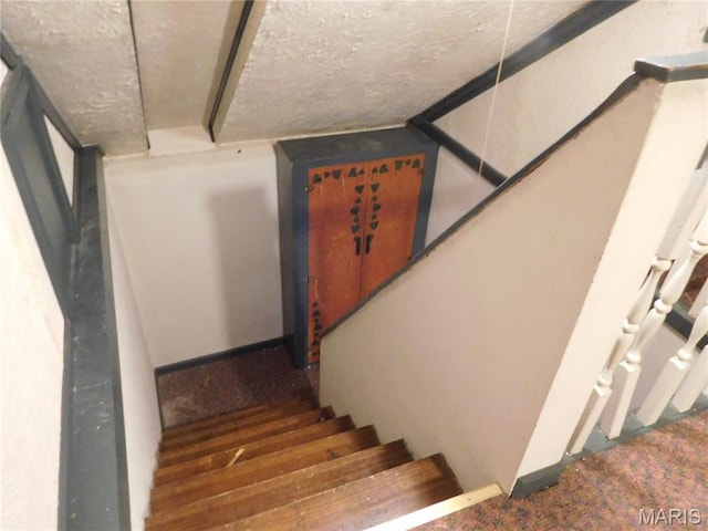 6432 Lansdowne Ave, Saint Louis, MO 63109 - view of staircase
