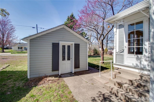 502 N State St, Jerseyville, IL 62052 - view of outdoor structure featuring an outdoor structure and entry steps