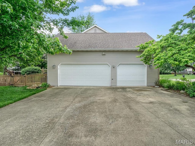 157 Knob Creek Ln, Ofallon, IL 62269 - garage featuring driveway