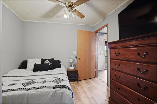 23425 N Everett Carr Rd, Mo, MO 65243 - bedroom with light wood finished floors, crown molding, and a ceiling fan