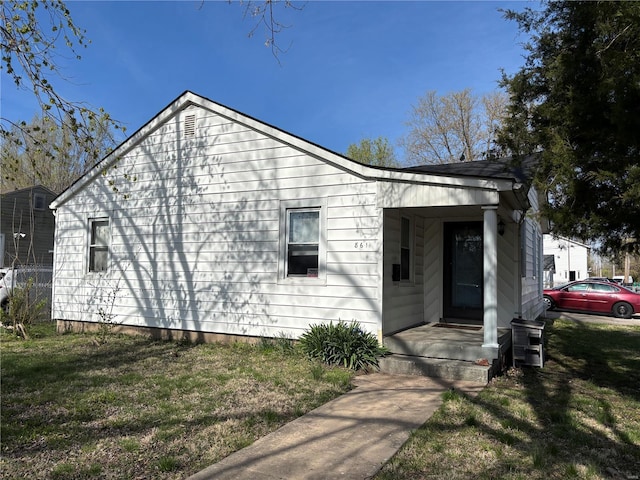 861 Pershing Blvd E, St Louis, IL 62203 - view of front of house featuring a front yard