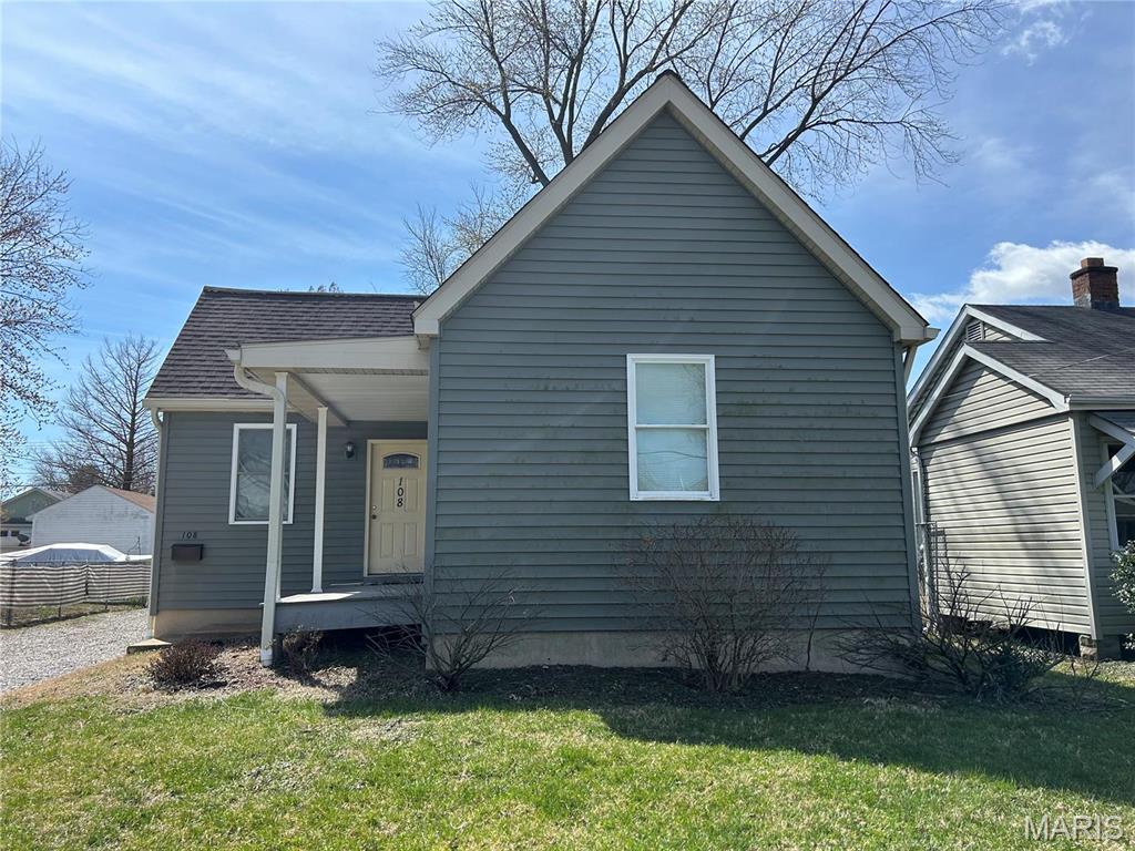 108 S 35th St, Belleville, IL 62226 - view of front facade featuring a front lawn, roof with shingles, and covered porch