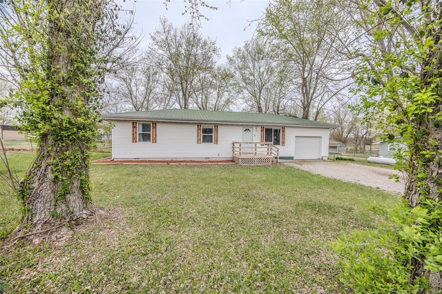 1425 Cedar Dr, Lebanon, MO 65536 - ranch-style house with driveway, a garage, a front lawn, and crawl space
