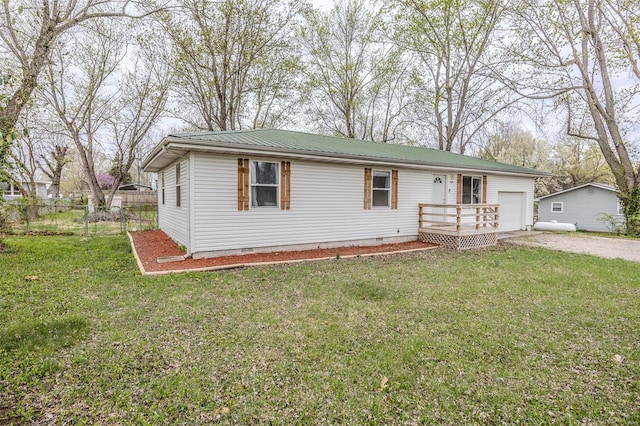 1425 Cedar Dr, Lebanon, MO 65536 - ranch-style house featuring crawl space, driveway, and a garage
