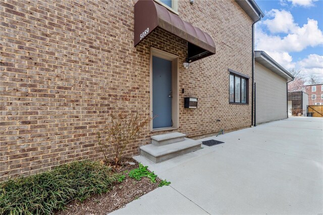 5089 Waterman Blvd, Saint Louis, MO 63108 - entrance to property with brick siding