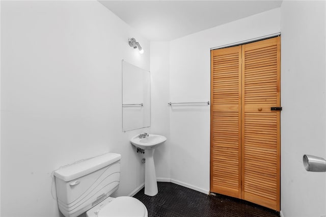 5089 Waterman Blvd, Saint Louis, MO 63108 - bathroom with toilet and tile patterned flooring