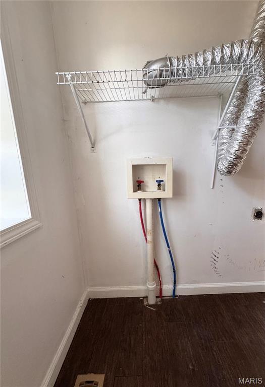 1001 S Central Ave, Vandalia, MO 63382 - laundry area featuring wood finished floors, hookup for an electric dryer, baseboards, and hookup for a washing machine