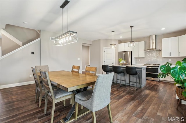 dining space featuring recessed lighting, dark wood-style flooring, and baseboards