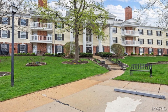 15038 Claymoor Ct Unit 2, Chesterfield, MO 63017 - surrounding community featuring a yard