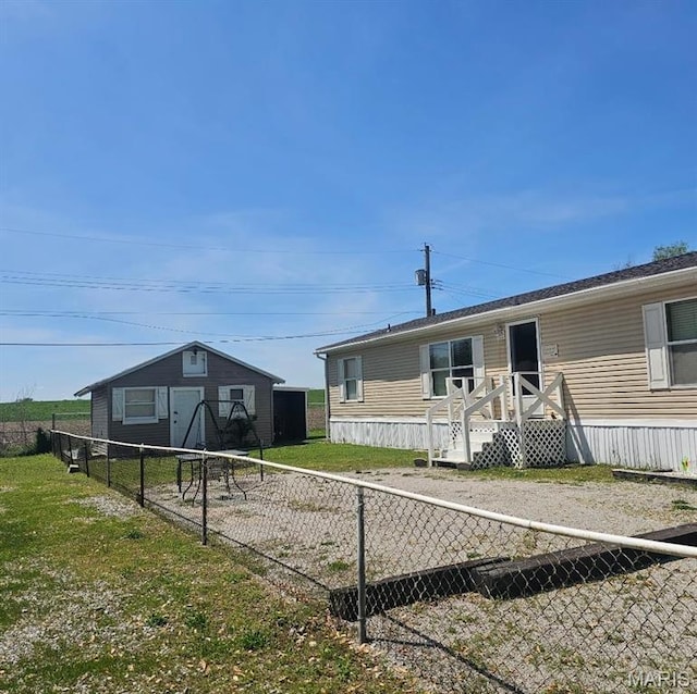 404 Garden St, Cahokia, IL 62206 - manufactured / mobile home with a fenced backyard