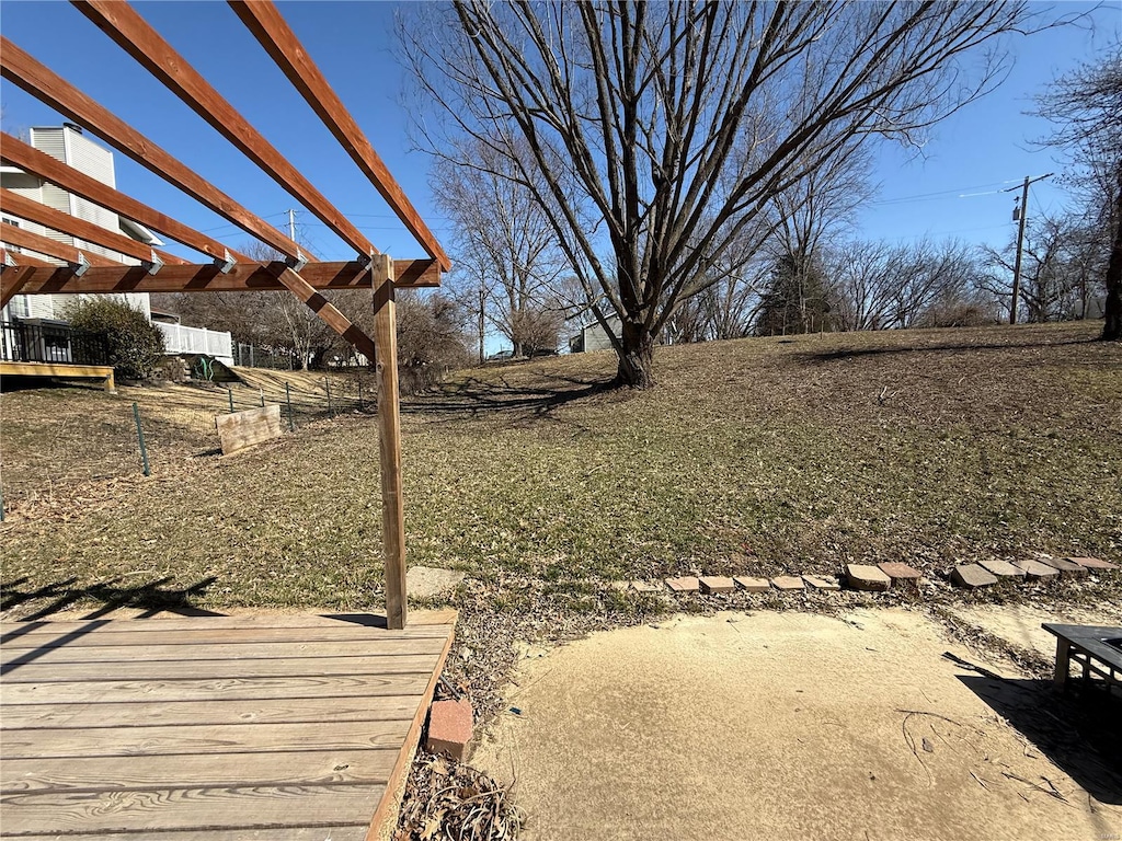 view of yard featuring a pergola