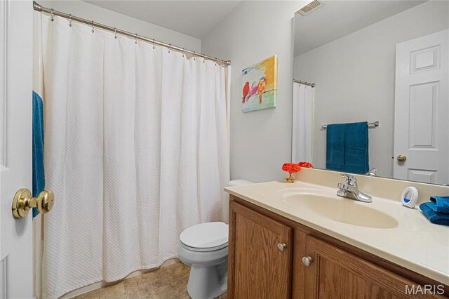 918 Fairway Dr, Union, MO 63084 - bathroom with vanity, toilet, and curtained shower