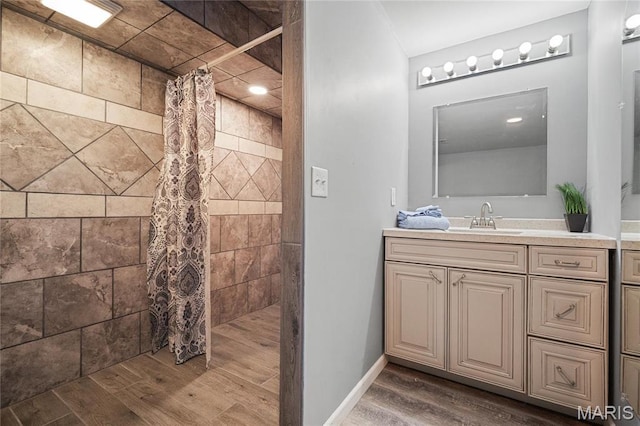 918 Fairway Dr, Union, MO 63084 - full bath featuring a tile shower, vanity, and wood finished floors