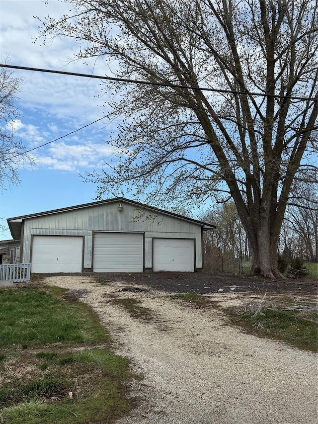 13978 Pike 496, Bowling Green, MO 63334 - detached garage with driveway