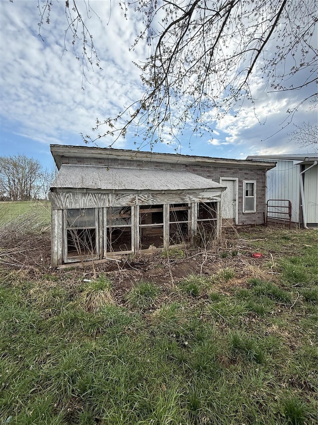 13978 Pike 496, Bowling Green, MO 63334 - view of outdoor structure with an outbuilding