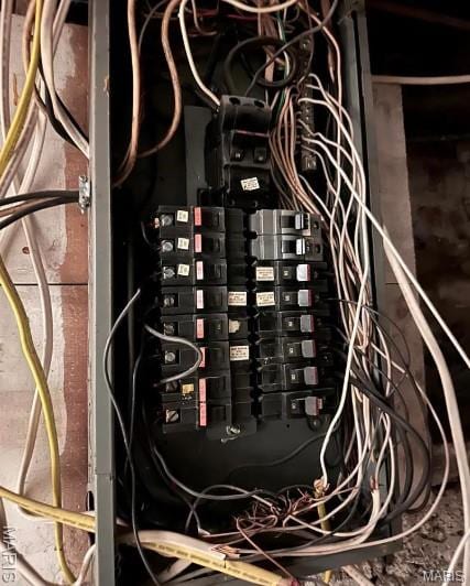 2108 Chippewa St, Saint Louis, MO 63118 - utilities featuring electric panel