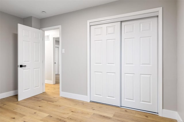 1121 E Cap Au Gris St, Troy, MO 63379 - unfurnished bedroom featuring baseboards, light wood-type flooring, and a closet