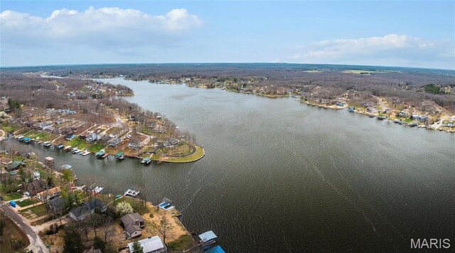 1020 White Hawk Dr, Cuba, MO 65453 - aerial view of property and surrounding area with a large body of water and nearby suburban area