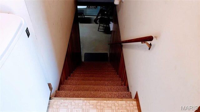 1020 White Hawk Dr, Cuba, MO 65453 - view of stairway