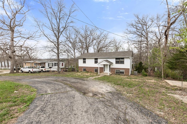 1680 Neff Rd, Saint Clair, MO 63077 - split foyer home with brick siding and driveway
