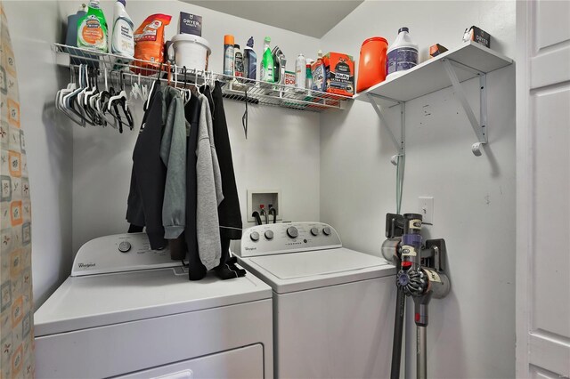 910 Lami St, Saint Louis, MO 63104 - washroom with washer and dryer