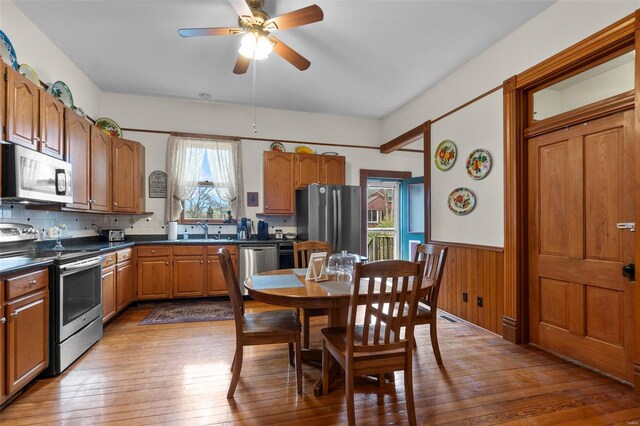 312 Bellevue St, Cape Girardeau, MO 63701 - kitchen with stainless steel appliances, dark countertops, wainscoting, a sink, and a ceiling fan