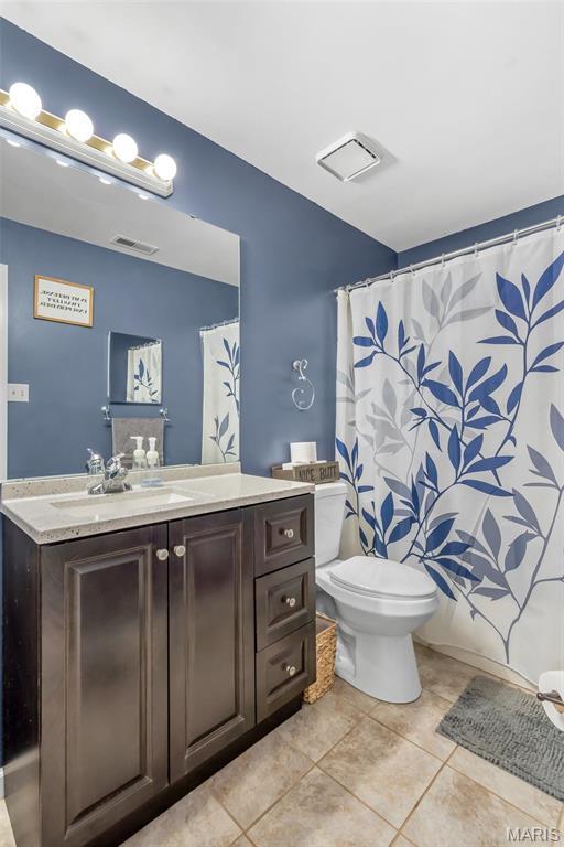 745 Sugar Glen Dr Unit 5, Saint Peters, MO 63376 - full bath featuring tile patterned floors, vanity, toilet, and a shower with curtain