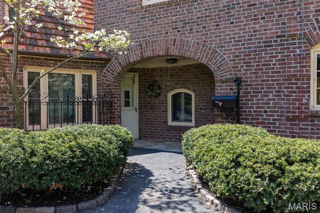 8 Carrswold Dr, Clayton, MO 63105 - view of exterior entry with brick siding