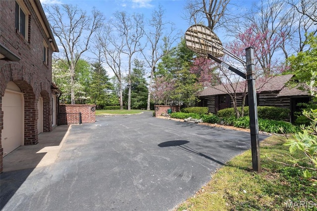 8 Carrswold Dr, Clayton, MO 63105 - view of asphalt driveway
