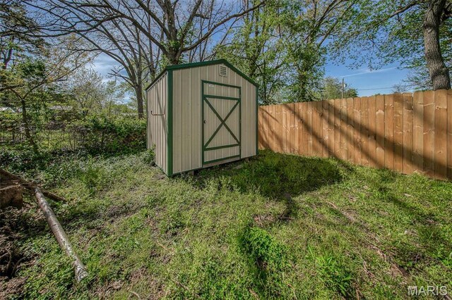 1003 S Warfel St, Salem, MO 65560 - view of shed featuring fence