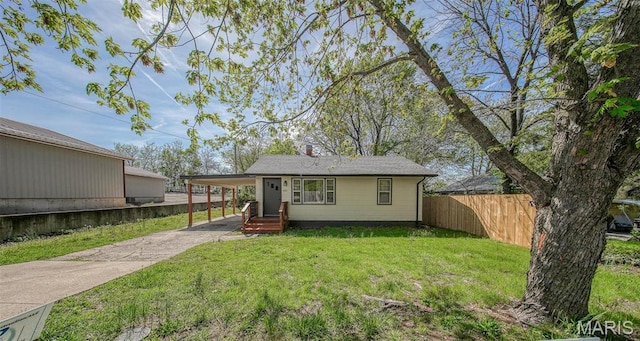 1003 S Warfel St, Salem, MO 65560 - view of front facade with driveway and an attached carport