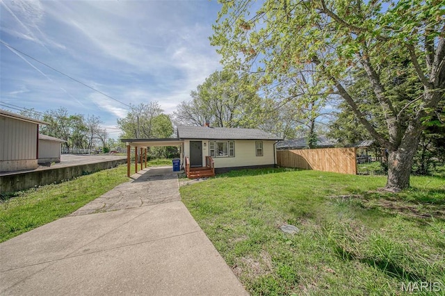 1003 S Warfel St, Salem, MO 65560 - view of front facade featuring a carport and concrete driveway