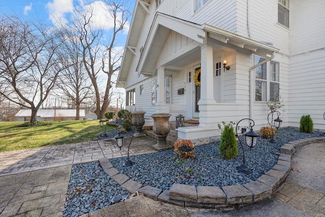 property entrance featuring a yard