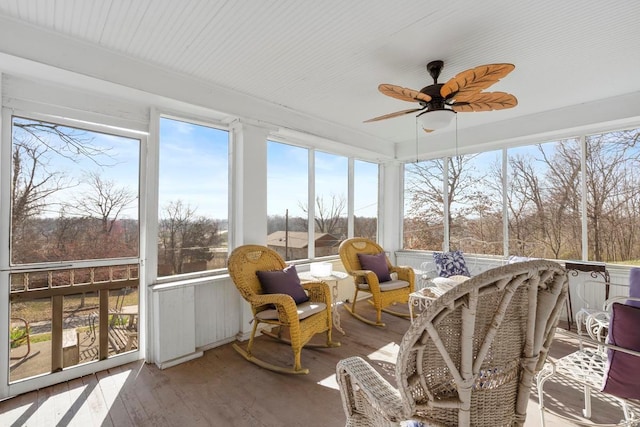 sunroom featuring ceiling fan