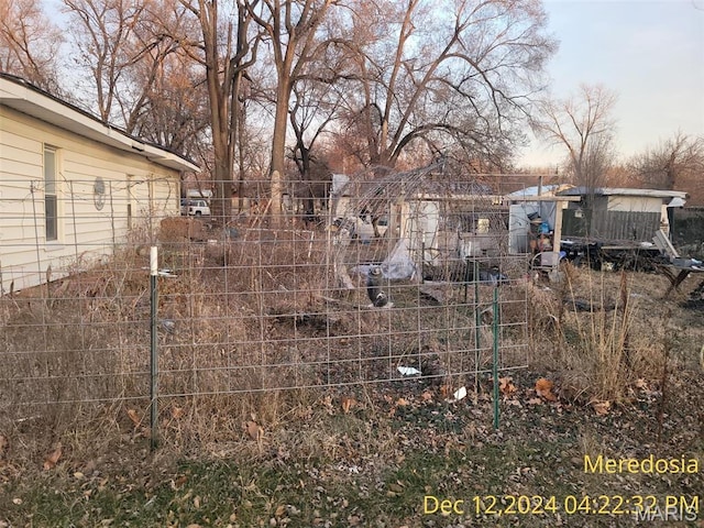 514 NW Washington St, Meredosia, IL 62665 - view of yard with fence