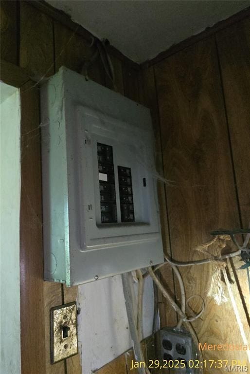 514 NW Washington St, Meredosia, IL 62665 - utilities with electric panel