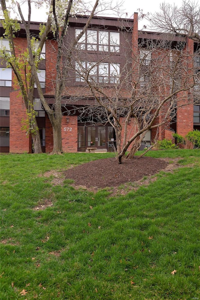 572 Coeur De Royale Dr Unit 108, Saint Louis, MO 63141 - rear view of property with a yard and brick siding