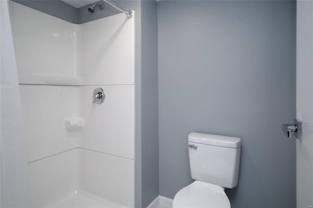 572 Coeur De Royale Dr Unit 108, Saint Louis, MO 63141 - bathroom featuring a shower, toilet, and baseboards
