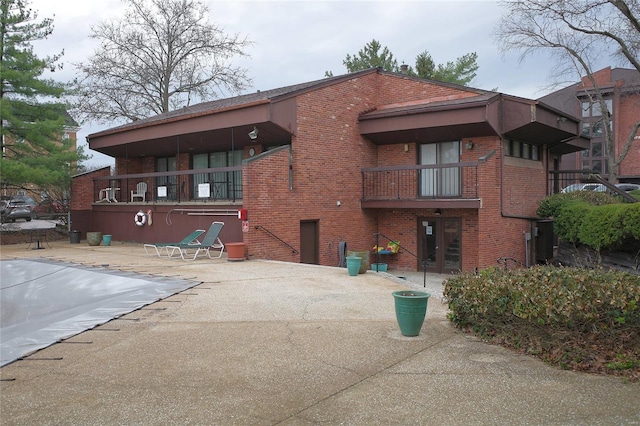 572 Coeur De Royale Dr Unit 108, Saint Louis, MO 63141 - rear view of property featuring brick siding and a patio area