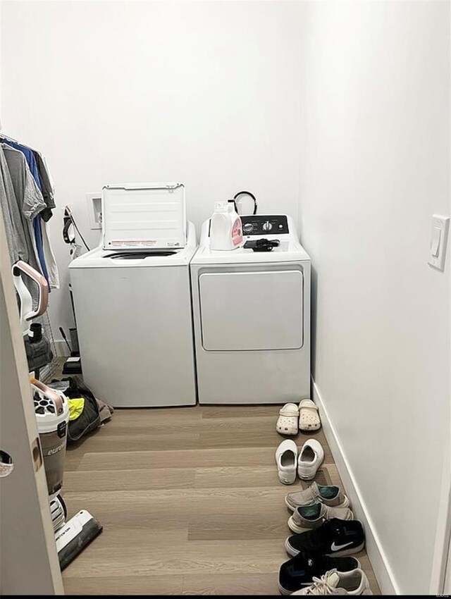 1564 Mandy Ln, Barnhart, MO 63012 - laundry area featuring washing machine and dryer and wood finished floors