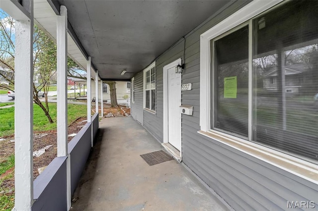 5537 Helen Ave, Saint Louis, MO 63136 - view of patio / terrace with covered porch