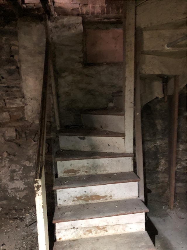 5674 Cabanne Ave, Saint Louis, MO 63112 - view of stairs