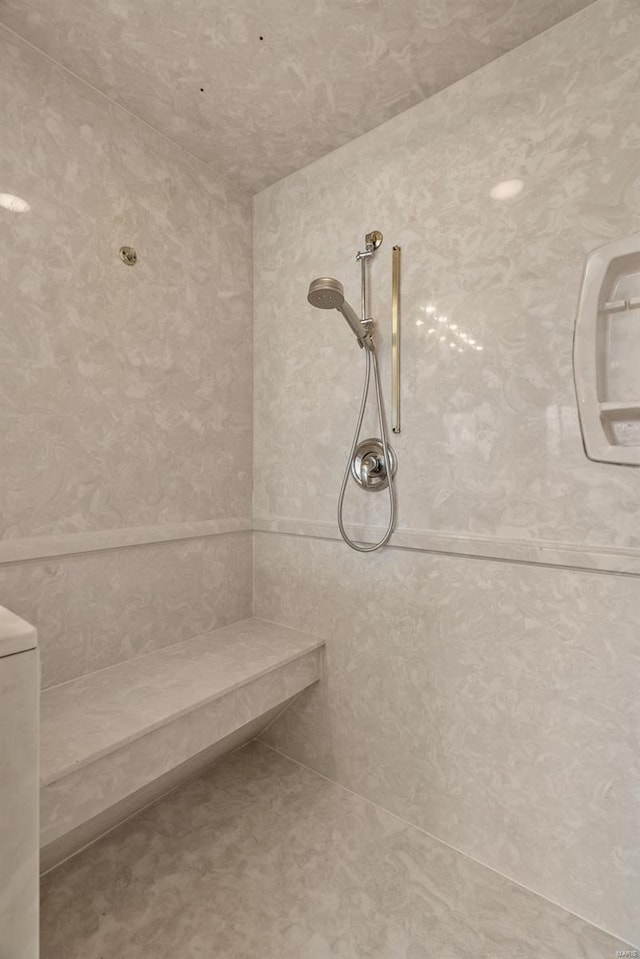 7 Beavertail Ct, Florissant, MO 63033 - full bathroom with tiled shower