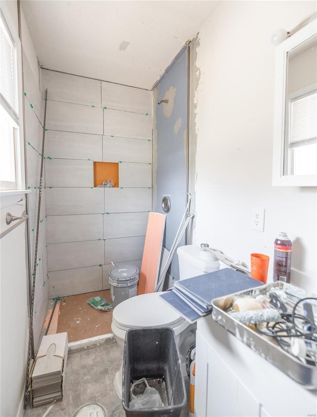 10757 Kilpatrick Cir, Rolla, MO 65401 - bathroom with washer / clothes dryer and toilet
