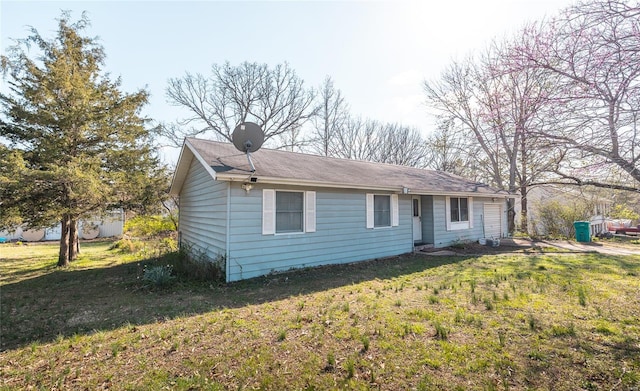 10757 Kilpatrick Cir, Rolla, MO 65401 - view of front of house with a front yard