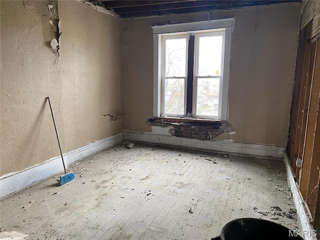 6010 Bartmer Ave, Saint Louis, MO 63112 - bathroom with baseboards
