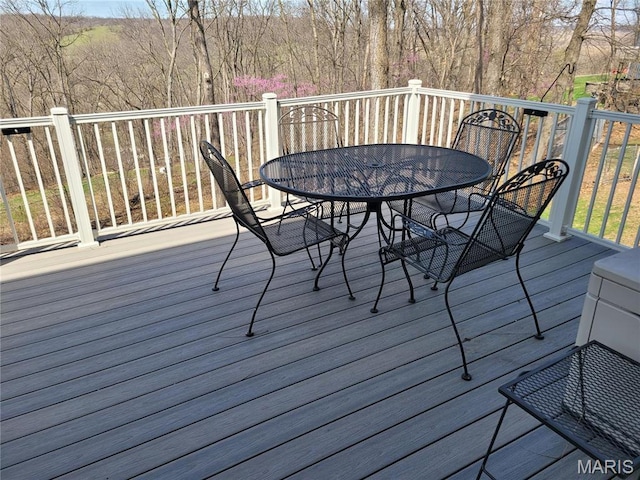 123 El Rancho Dr, Hannibal, MO 63401 - deck with outdoor dining area