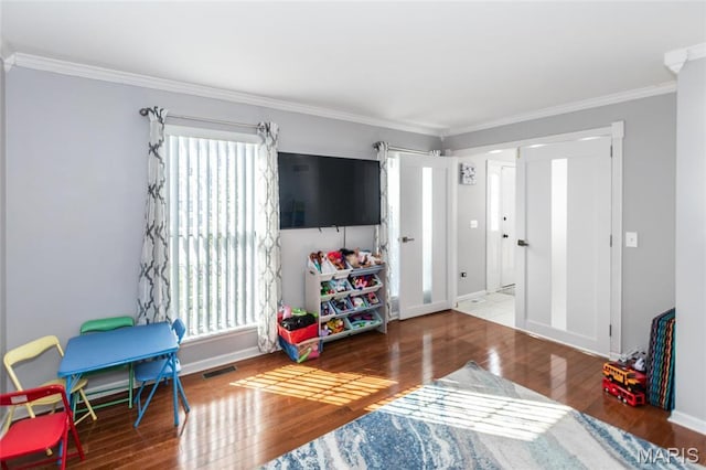 living room with crown molding, wood finished floors, and baseboards