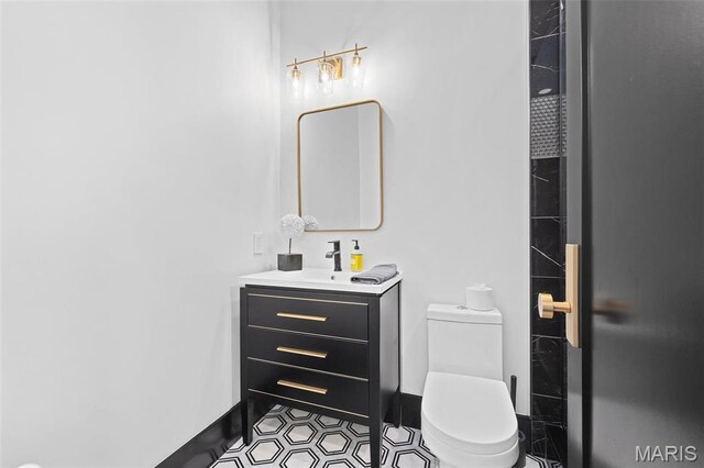 13516 Weston Park Dr, Saint Louis, MO 63131 - bathroom featuring toilet, vanity, and baseboards