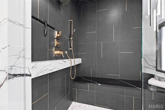 13516 Weston Park Dr, Saint Louis, MO 63131 - full bathroom featuring tiled shower